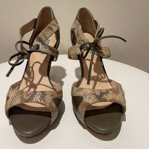 Farylrobin green & tan snakeskin leather peep toe (women’s 9)